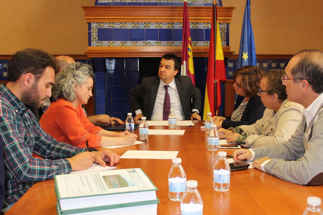 Martínez Arroyo quiere que el agua de Castilla-La Mancha beneficie a los agricultores de la región Martínez Arroyo quiere que el agua de Castilla-La Mancha beneficie a los agricultores de la región