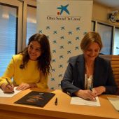 Firma del convenio entre el Ayuntamiento y La Caixa