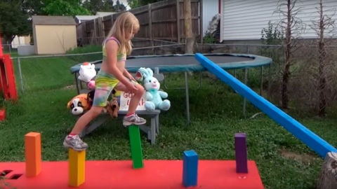 Una ni&ntilde;a de 5 a&ntilde;os se prepara como guerrera ninja para ganar 'American Ninja Warrior'