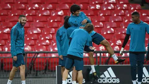 Los jugadores del Real Madrid se entrenan en Wembley. Los jugadores del Real Madrid se entrenan en Wembley.