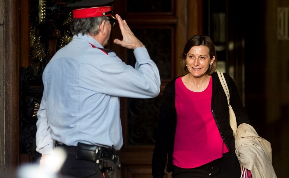 Forcadell reaparece en la Diputación Permanente y recibe el apoyo de los trabajadores Forcadell reaparece en la Diputación Permanente y recibe el apoyo de los trabajadores