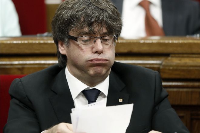 Las preguntas de Amón: "¿Cuando celebramos el día de todos los santos nos referimos a los santos huevos de Puigdemont?" Las preguntas de Amón: "¿Cuando celebramos el día de todos los santos nos referimos a los santos huevos de Puigdemont?"