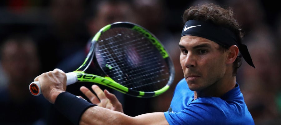 Rafa Nadal golpea de revés durante su partido contra Chung Rafa Nadal golpea de revés durante su partido contra Chung