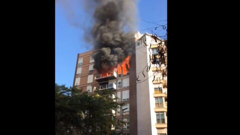 Aparatoso incendio en Barcelona