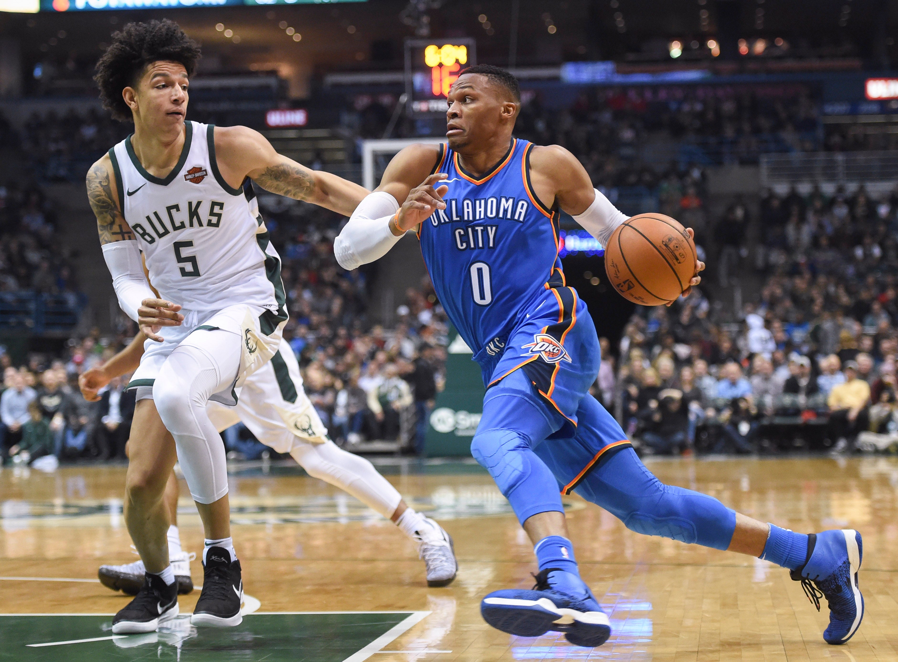 Victoria de los Thunder de Abrines ante los Bucks Victoria de los Thunder de Abrines ante los Bucks