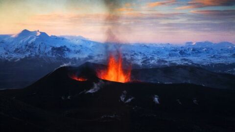 El volc&aacute;n m&aacute;s grande de Europa