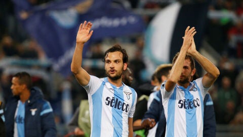 Los jugadores de la Lazio celebran su pase a dieciseisavos