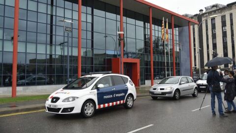 La Guardia Civil el pasado 19 de octubre en la comisar&iacute;a central de los Mossos d'Esquadra en Lleida