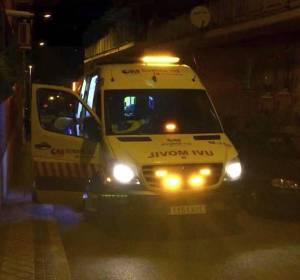 La ambulancia que se trasladó hasta el lugar de los hechos La ambulancia que se trasladó hasta el lugar de los hechos