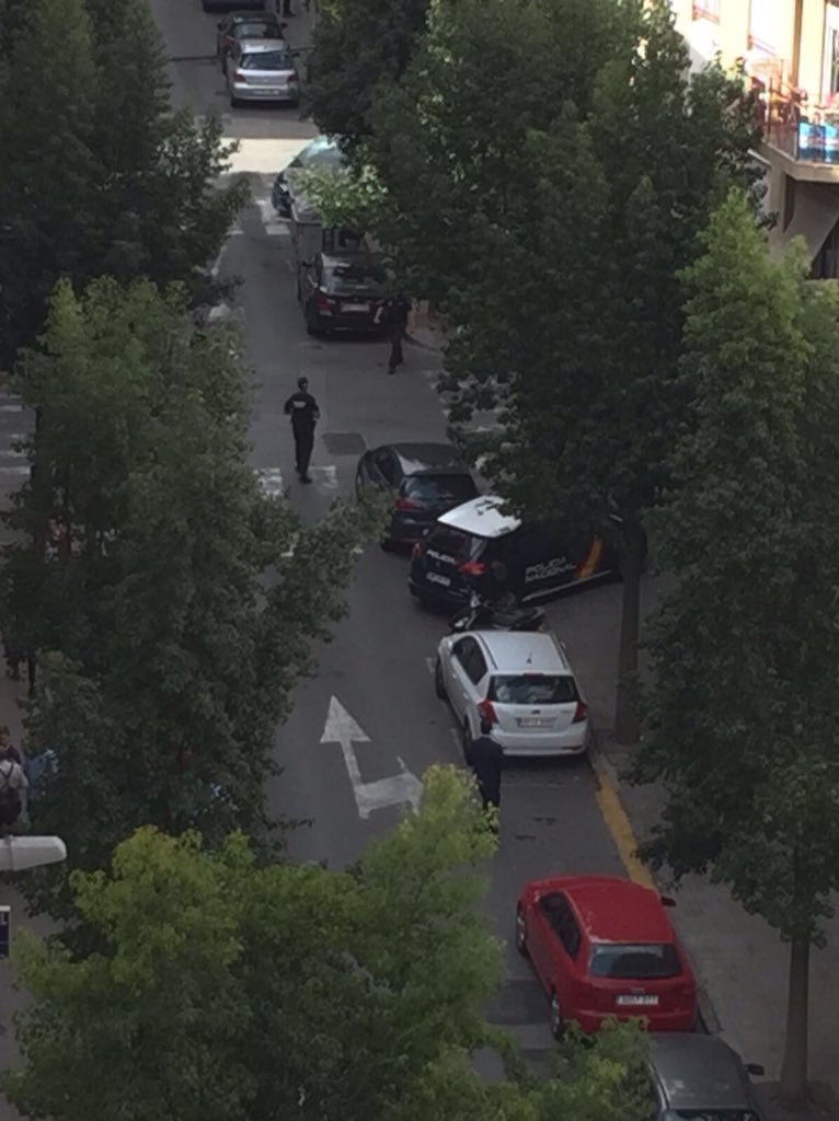 Un hombre con un cuchillo y un cúter accede a una sucursal bancaria del centro de Elche pidiendo droga Un hombre con un cuchillo y un cúter accede a una sucursal bancaria del centro de Elche pidiendo droga
