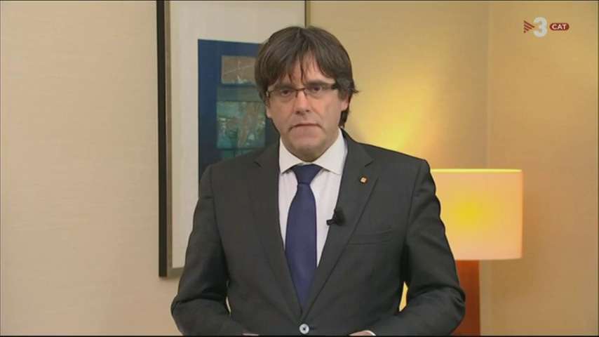 Puigdemont denuncia que la encarcelación de los exconsellers "es un golpe contra las elecciones del 21-D" Puigdemont denuncia que la encarcelación de los exconsellers "es un golpe contra las elecciones del 21-D"