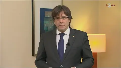 Puigdemont denuncia desde Bélgica que la encarcelación de los exconsellers "es un golpe contra las elecciones del 21-D" Puigdemont denuncia desde Bélgica que la encarcelación de los exconsellers "es un golpe contra las elecciones del 21-D"
