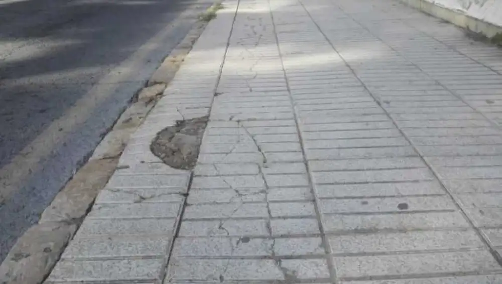 Acera de la Avenida Candalix de Elche Acera de la Avenida Candalix de Elche