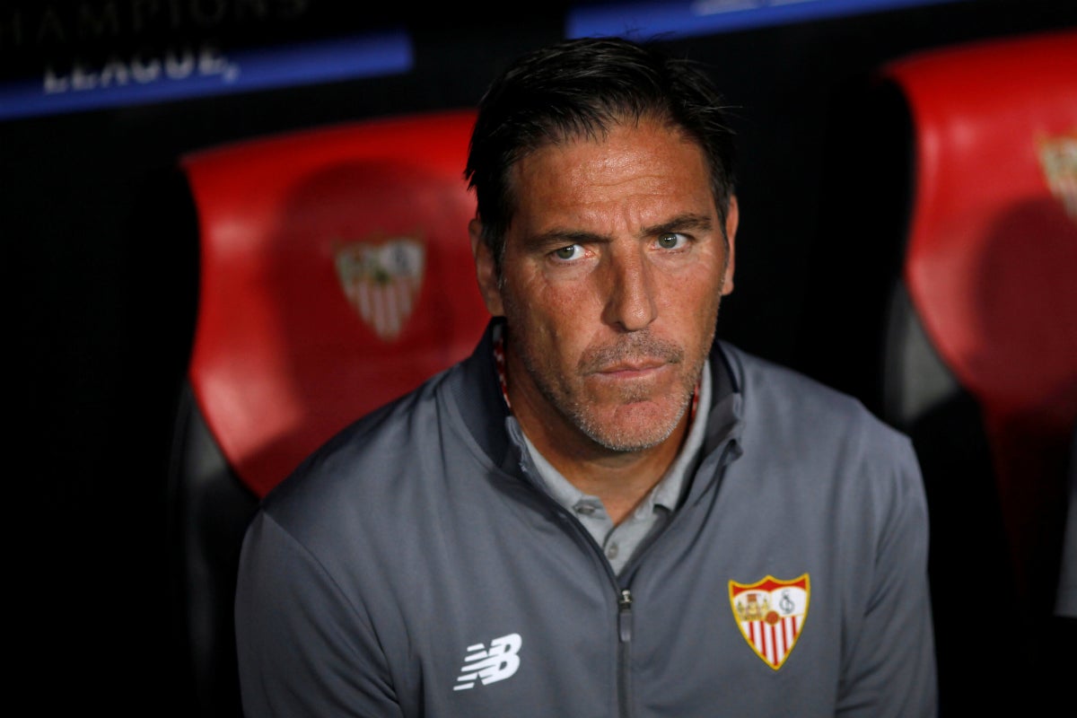Berizzo continúa al pie del cañón y dirige el entrenamiento del Sevilla Berizzo continúa al pie del cañón y dirige el entrenamiento del Sevilla
