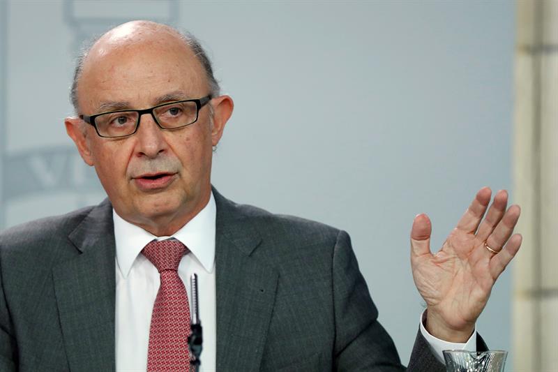 Montoro pide a Compromís que deje de "llorar" sobre financiación y proponga Montoro pide a Compromís que deje de "llorar" sobre financiación y proponga