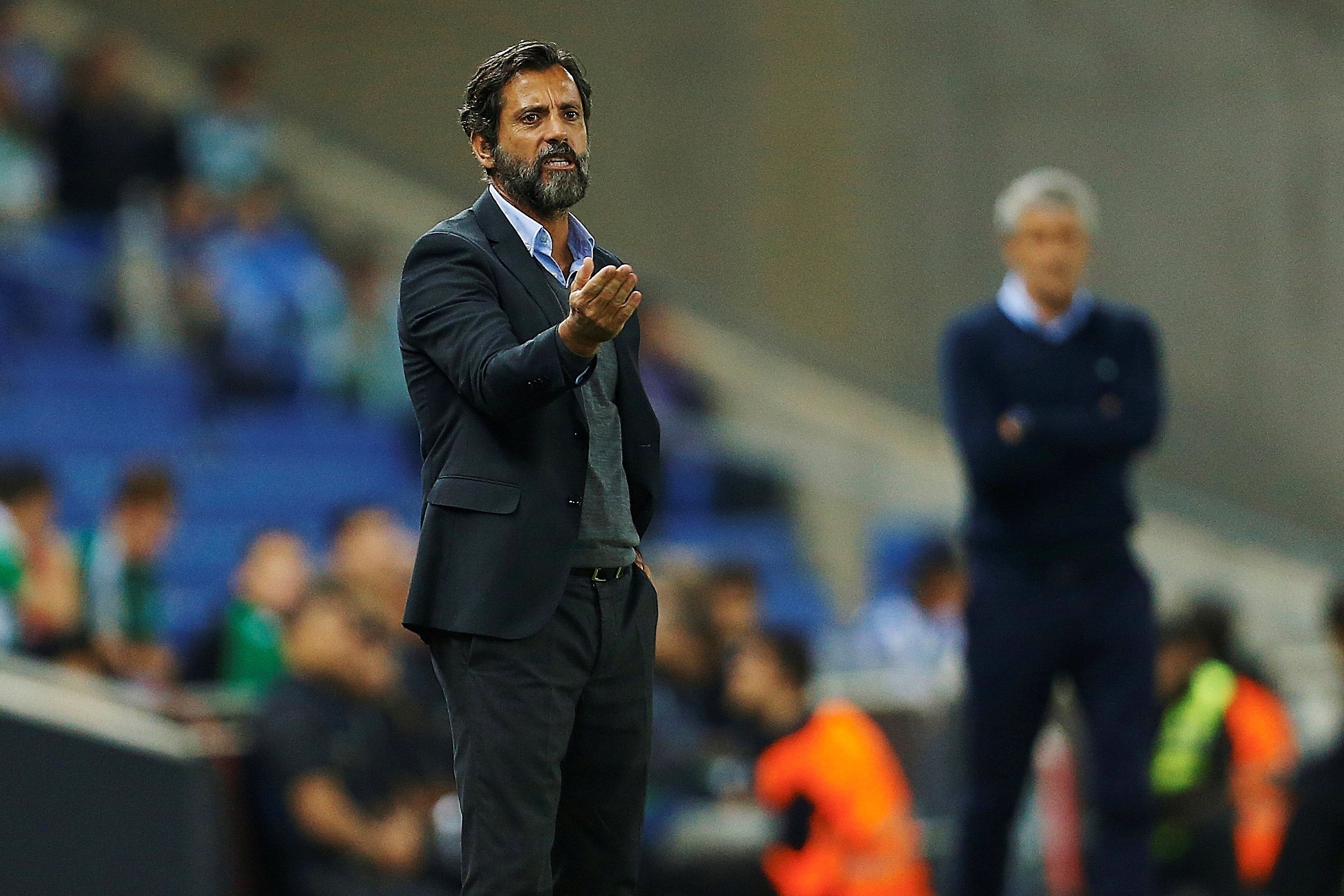 Sánchez Flores amenaza con irse de la rueda de prensa al entender que se reían de él Sánchez Flores amenaza con irse de la rueda de prensa al entender que se reían de él