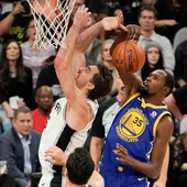 Pau Gasol, en pugna con Kevin Durant Pau Gasol, en pugna con Kevin Durant
