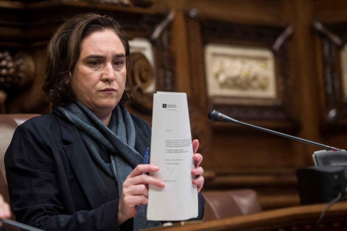 El Ayuntamiento de Barcelona exige la "liberación inmediata de todos los presos políticos" El Ayuntamiento de Barcelona exige la "liberación inmediata de todos los presos políticos"