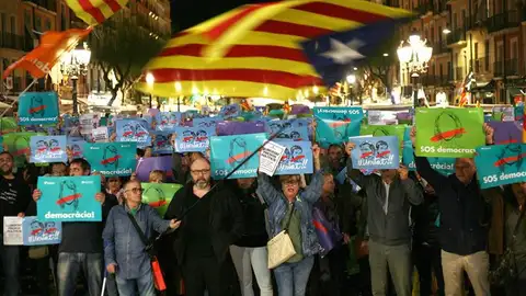 Miles de personas reclaman en Tarragona la libertad de los exconsellers Miles de personas reclaman en Tarragona la libertad de los exconsellers