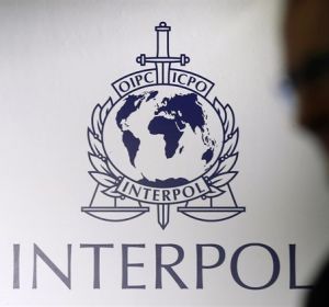 Escudo de la Organización Internacional de Policía Criminal (INTERPOL) Escudo de la Organización Internacional de Policía Criminal (INTERPOL)
