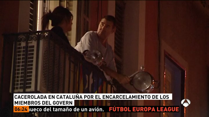 Cacerolada en diversos puntos de Cataluña como protesta por la entrada en prisión de los exconsellers Cacerolada en diversos puntos de Cataluña como protesta por la entrada en prisión de los exconsellers