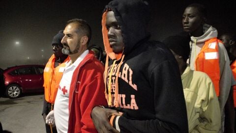 Unos 80 inmigrantes intentan entrar en Ceuta por playa y 13 lo logran a nado