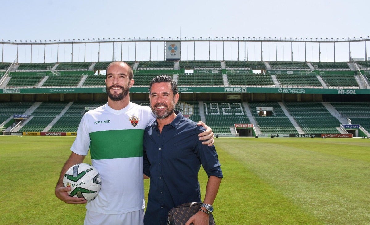 Franco, Rajoy y Puigdemont: el comentario de un jugador del Elche que incendia las redes Franco, Rajoy y Puigdemont: el comentario de un jugador del Elche que incendia las redes