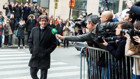 Carles Puigdemont, a su llegada al club de la prensa en Bruselas