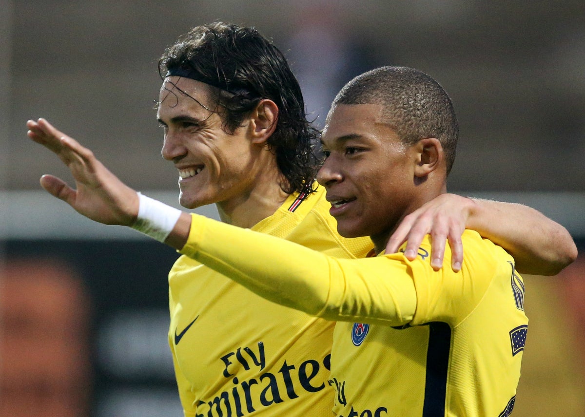 Cavani y Mbappé se lucen en la victoria de un PSG sin Neymar ante el Angers Cavani y Mbappé se lucen en la victoria de un PSG sin Neymar ante el Angers