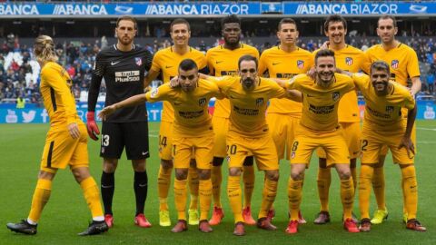 Griezmann, march&aacute;ndose de la foto oficial de grupo