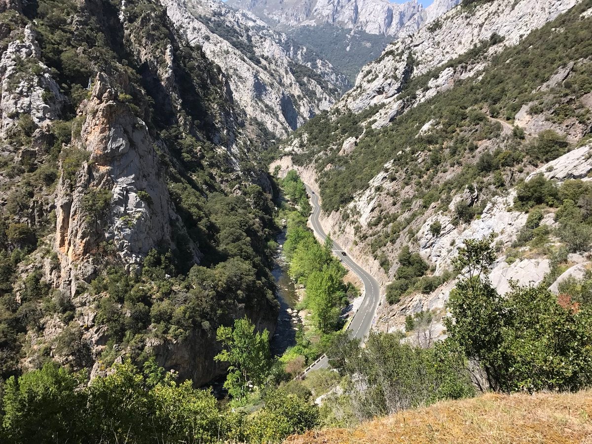 Las obras del Desfiladero de la Hermida provocarán cortes de tráfico en la N-621 Las obras del Desfiladero de la Hermida provocarán cortes de tráfico en la N-621