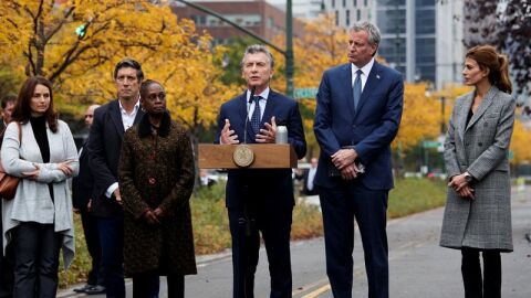  El presidente de Argentina, Mauricio Macri, habla en presencia del alcalde de Nueva York, Bill de Blasio 