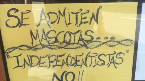 Pol&eacute;mico cartel en una cafeter&iacute;a de Gij&oacute;n