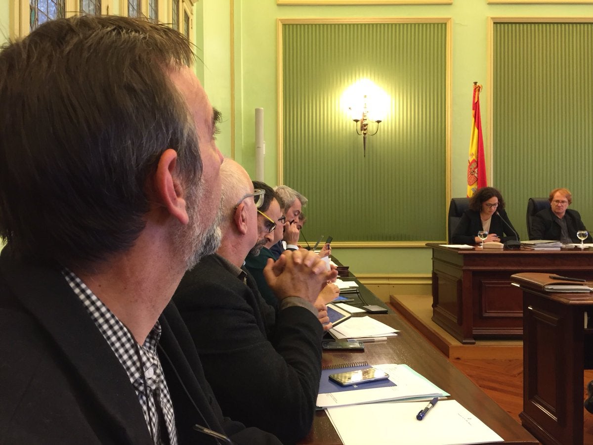 El Govern prevé reducir la deuda en 2018 por primera vez en una década El Govern prevé reducir la deuda en 2018 por primera vez en una década