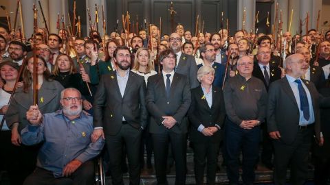 Puigdemont con los alcaldes en Bruselas