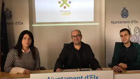 Felip Sánchez -en el centro- concejal de Participación Ciudadana Felip Sánchez -en el centro- concejal de Participación Ciudadana