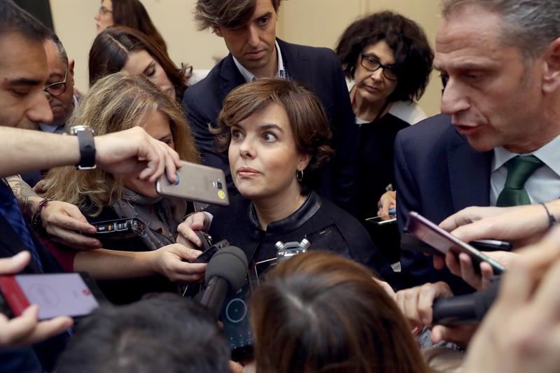 Santamaría ve "abrasado" a Podemos y dice que "quien les entienda, que les vote" Santamaría ve "abrasado" a Podemos y dice que "quien les entienda, que les vote"