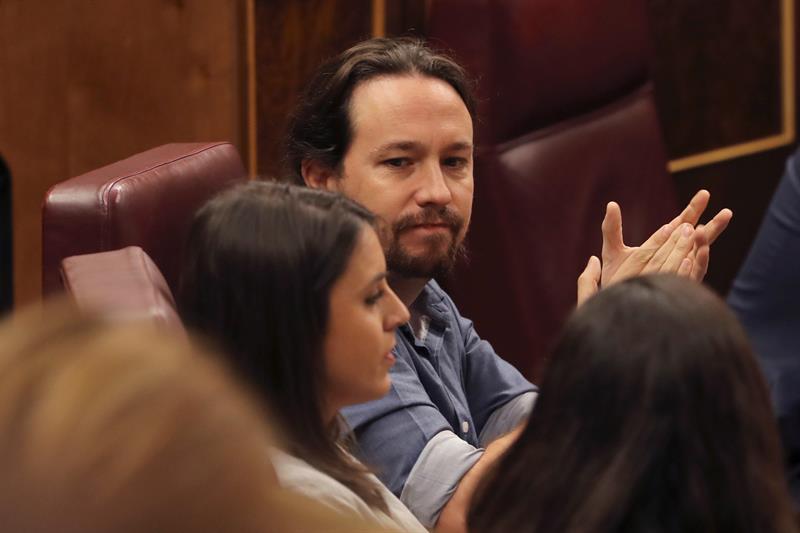 Iglesias acusa a Montoro de perseguir a los ayuntamientos que "no son de su cuerda" y que no puede "parasitar" Iglesias acusa a Montoro de perseguir a los ayuntamientos que "no son de su cuerda" y que no puede "parasitar"