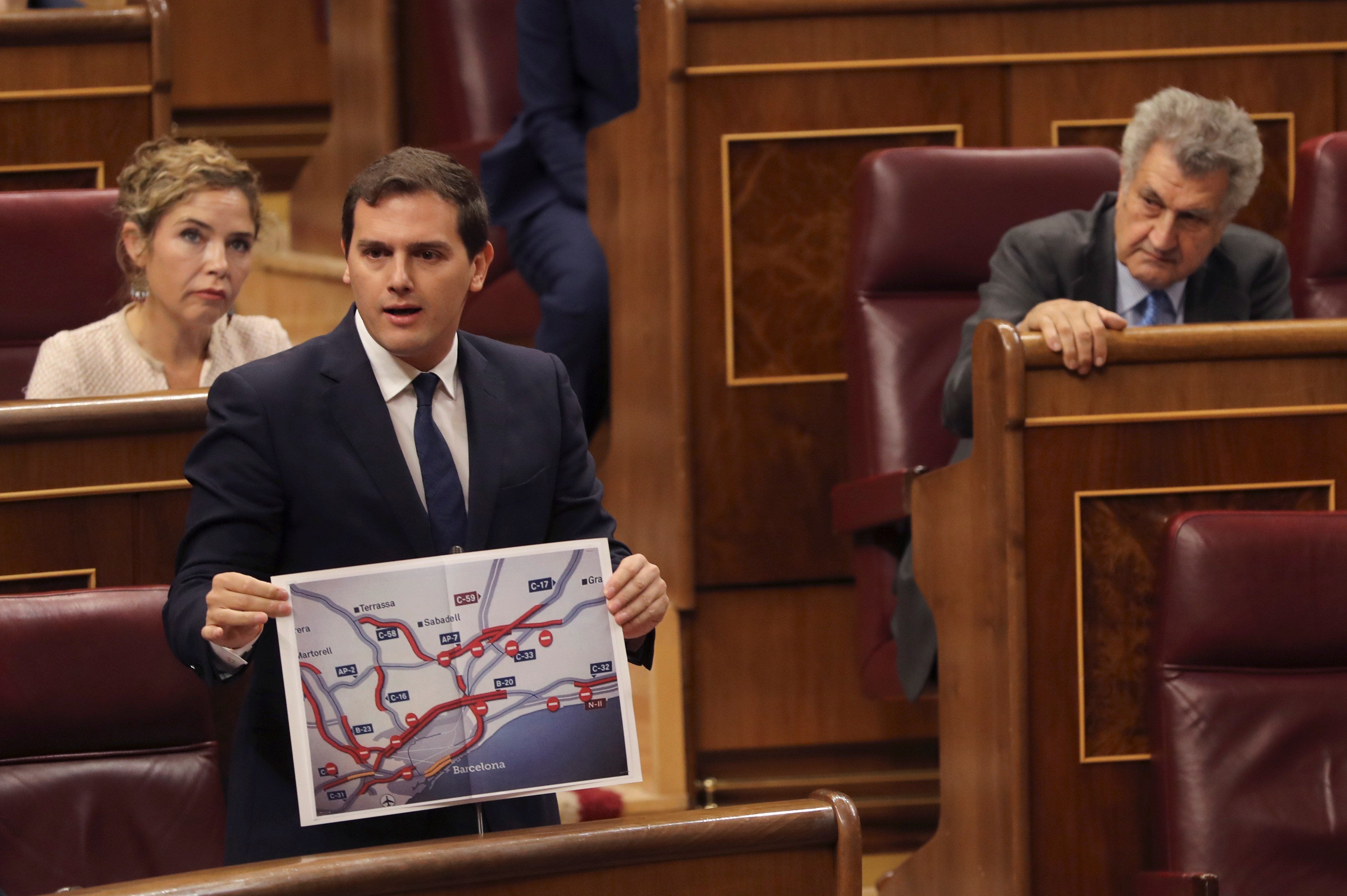 Rivera pide al Gobierno que actúe frente al chantaje de la huelga en Cataluña Rivera pide al Gobierno que actúe frente al chantaje de la huelga en Cataluña