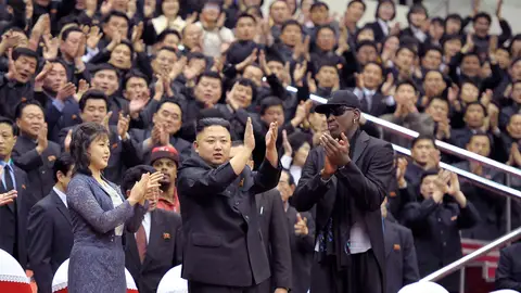 Kim Jong-Un y Dennis Rodman aplauden Kim Jong-Un y Dennis Rodman aplauden