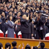 Kim Jong-Un y Dennis Rodman aplauden