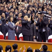 Kim Jong-Un y Dennis Rodman aplauden Kim Jong-Un y Dennis Rodman aplauden