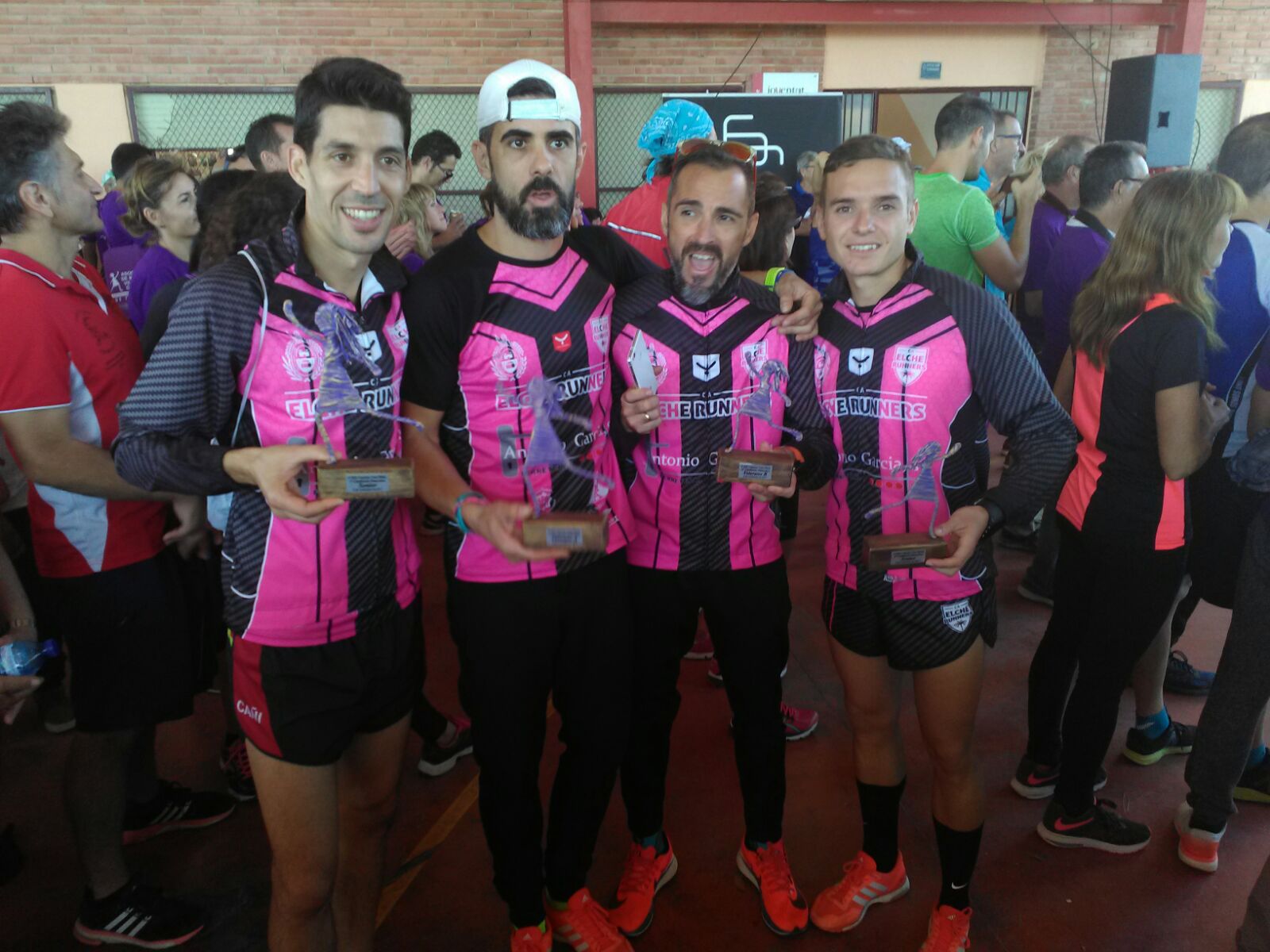 La prueba 'Mil camins, una meta' dona sus ingresos a la lucha contra la violencia de género La prueba 'Mil camins, una meta' dona sus ingresos a la lucha contra la violencia de género