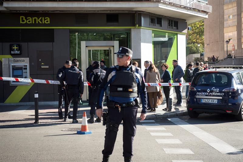 Detenido el autor del atraco con rehenes en una sucursal bancaria de Usera Detenido el autor del atraco con rehenes en una sucursal bancaria de Usera