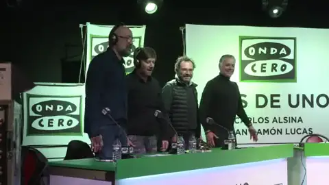 Así bailan Juan Ramón Lucas, Mago More, Carlos Latre y Goyo Jiménez en Más de uno con Tricicle Así bailan Juan Ramón Lucas, Mago More, Carlos Latre y Goyo Jiménez en Más de uno con Tricicle