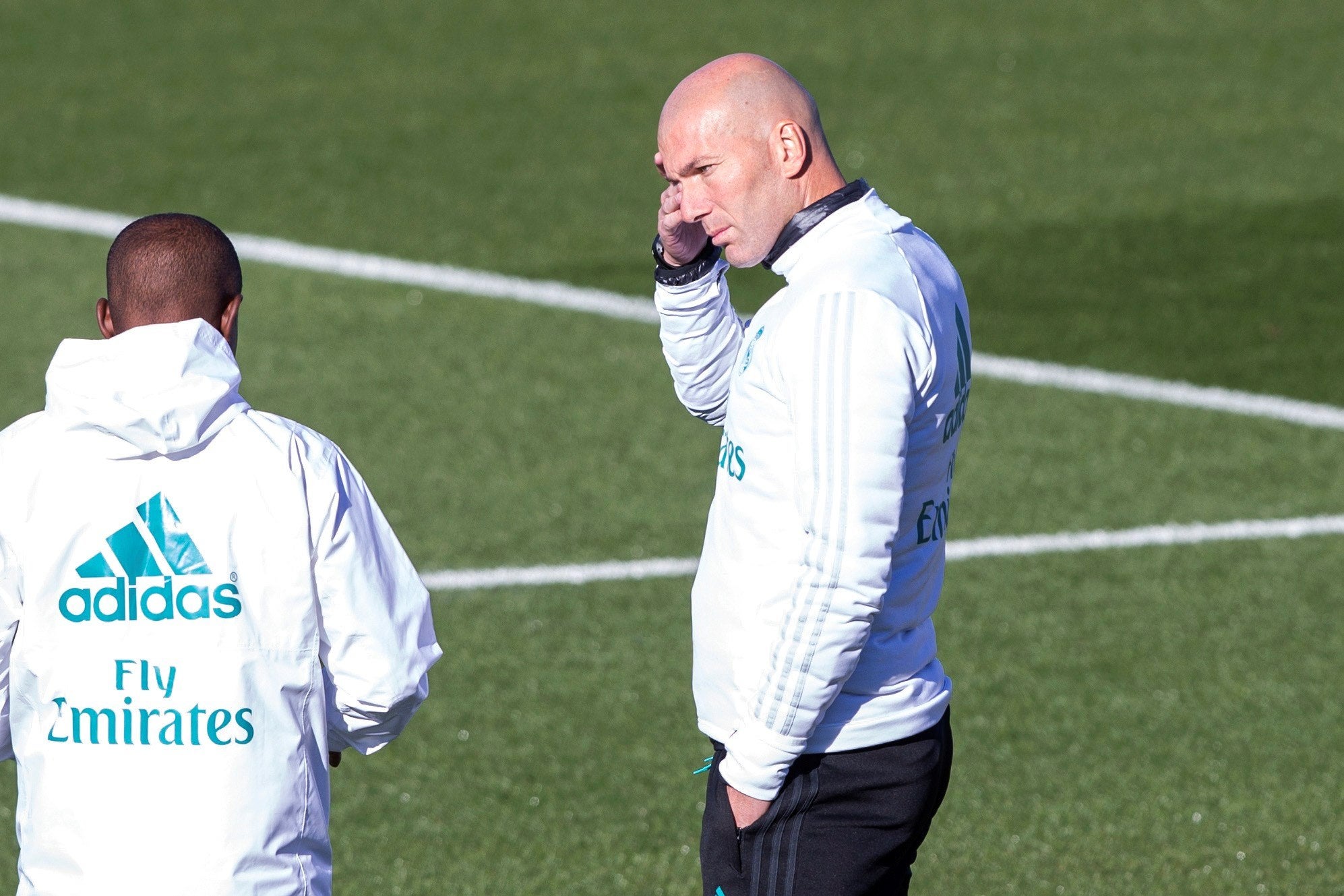 Zidane: "Cristiano y Ramos se respetan muchísimo, las cosas se arreglan y ya están arregladas" Zidane: "Cristiano y Ramos se respetan muchísimo, las cosas se arreglan y ya están arregladas"