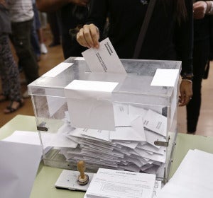 Imagen de una urna en un colegio electoral de Barcelona. Imagen de una urna en un colegio electoral de Barcelona.