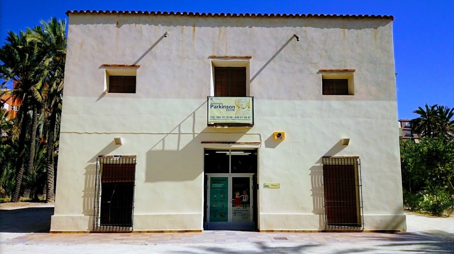 La Asociación Parkinson Elche ya tiene agua corriente en su sede La Asociación Parkinson Elche ya tiene agua corriente en su sede