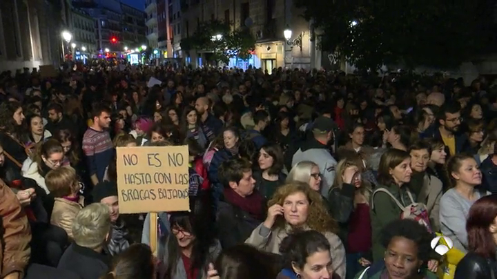 Miles de mujeres se movilizan en toda España contra la violencia machista Miles de mujeres se movilizan en toda España contra la violencia machista
