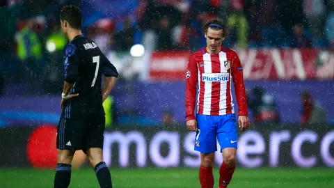 Cristiano Ronaldo y Griezmann, en el último derbi en El Calderón Cristiano Ronaldo y Griezmann, en el último derbi en El Calderón